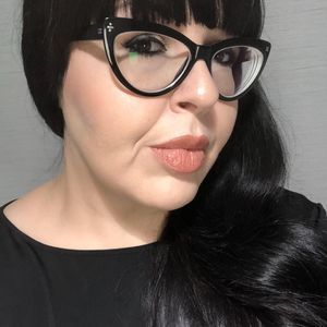 Meet your Posher, Carrie